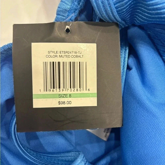 ELLEN TRACY Women's Standard One-Piece Swimsuit with Neck Cut Size 8 NWT - Picture 6 of 8